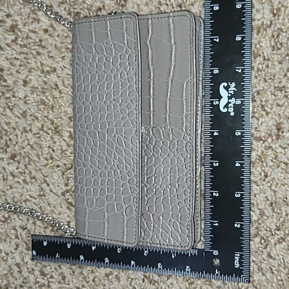 Snob Essientials Converible Crossbody Clutch Card Holder - Picture 6 of 8